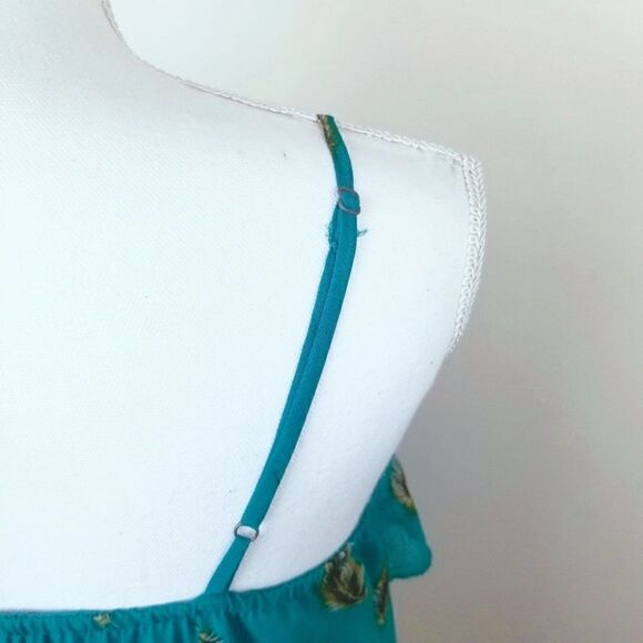 Xhilaration Feather Print Top. Green. M#012 - Picture 7 of 10